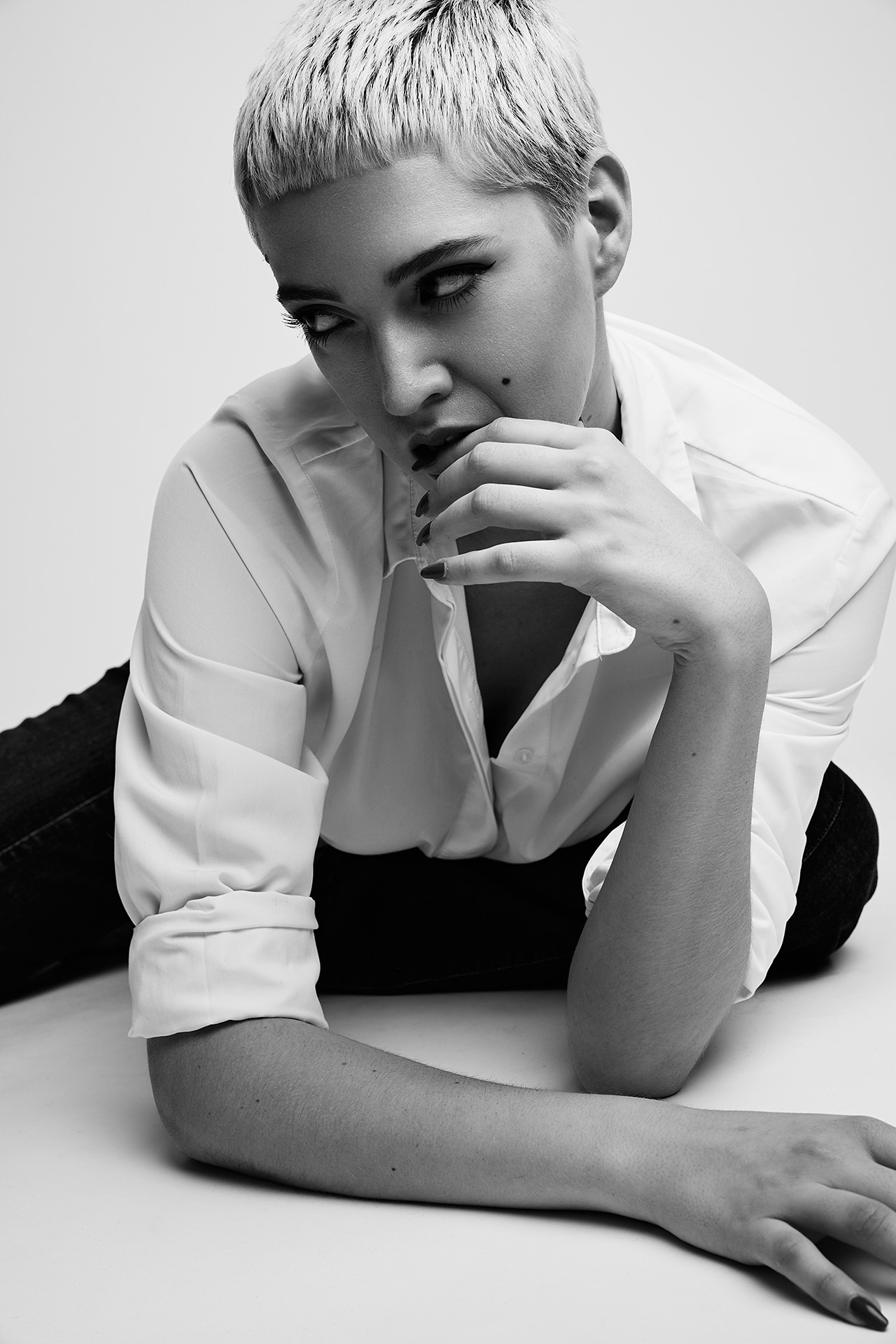 Portraitfotografie von Lou-Anne, Germanys Next Topmodels, Schwarz Wei&szlig;, Dominique Hammer Fotograf Wien