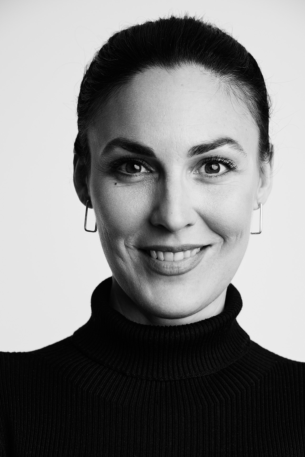 Portrait Editorial Fotografie Marina von Wiener Models, Schwarz Wei&szlig;, Dominique Hammer Fotograf Wien