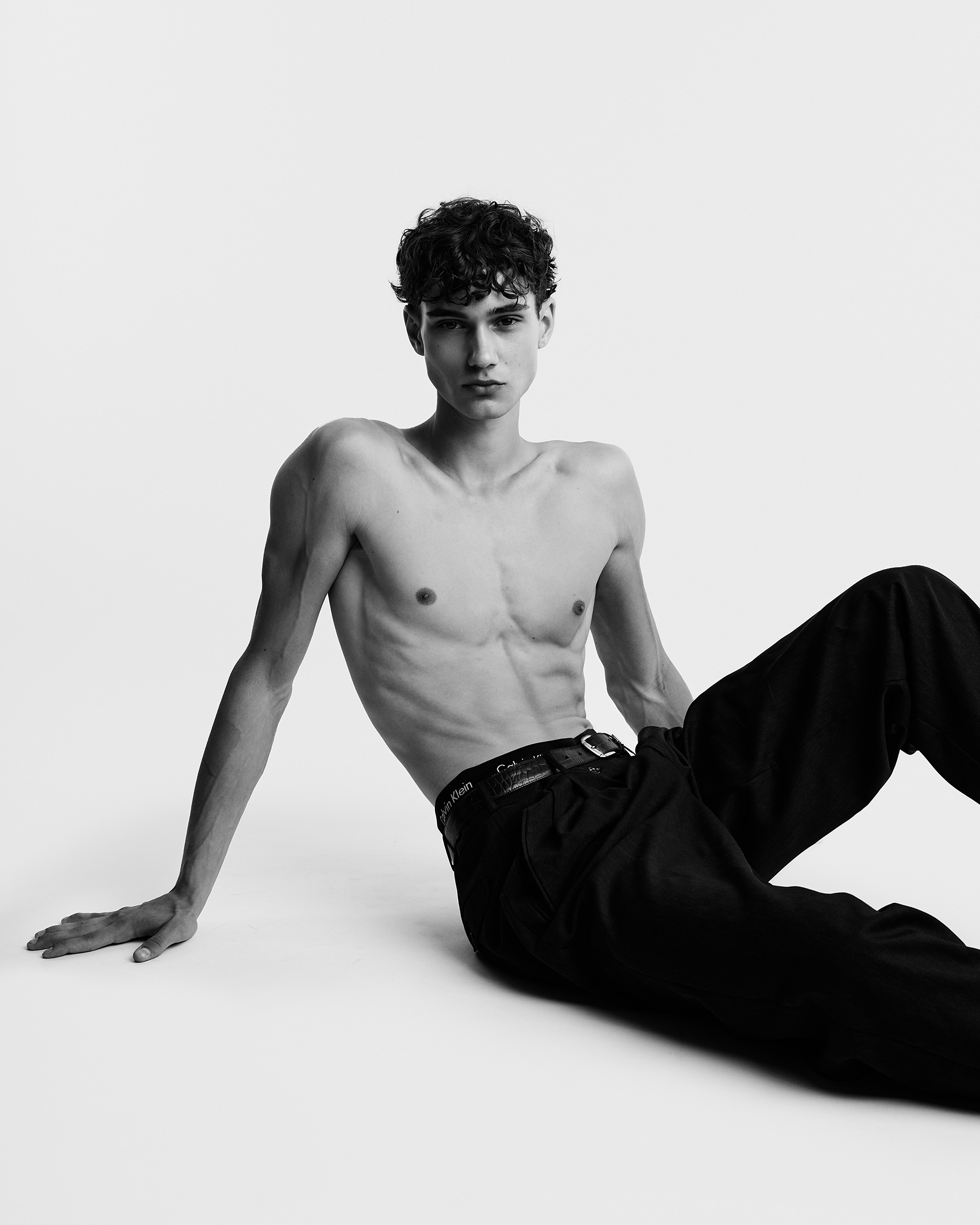 Fashion Editorial Fotografie Model Lennard von Look Models, Schwarz Wei&szlig;, Dominique Hammer Fotograf Wien