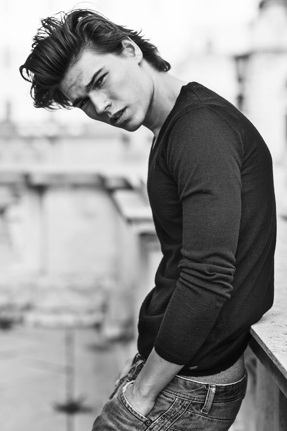 Fashion Editorial Fotografie Model Maximilian von Wiener Models, Schwarz Wei&szlig;, Dominique Hammer Fotograf Wien