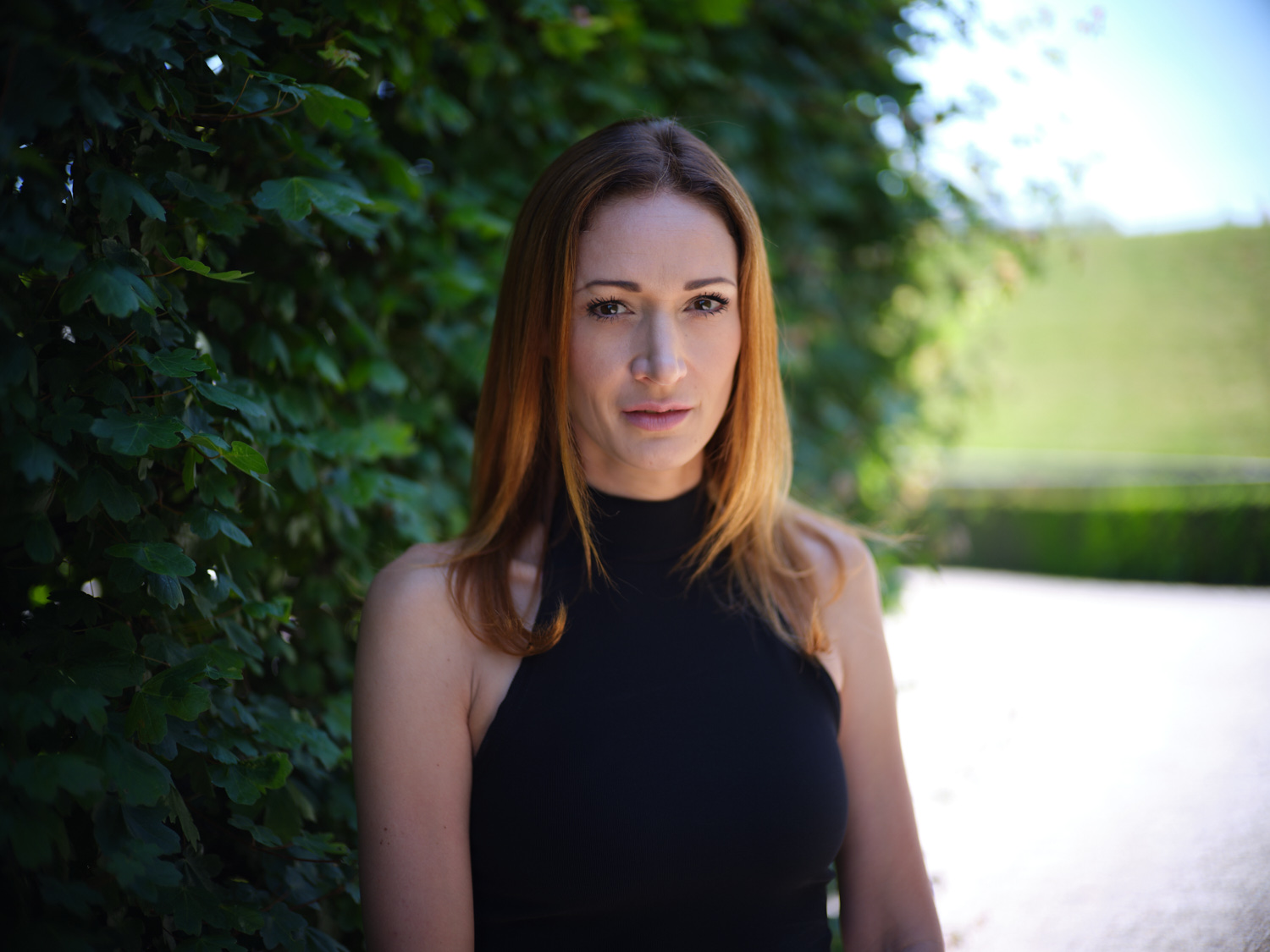 Portrait einer jungen Frau aufgenommen mit dem Leica Summicron