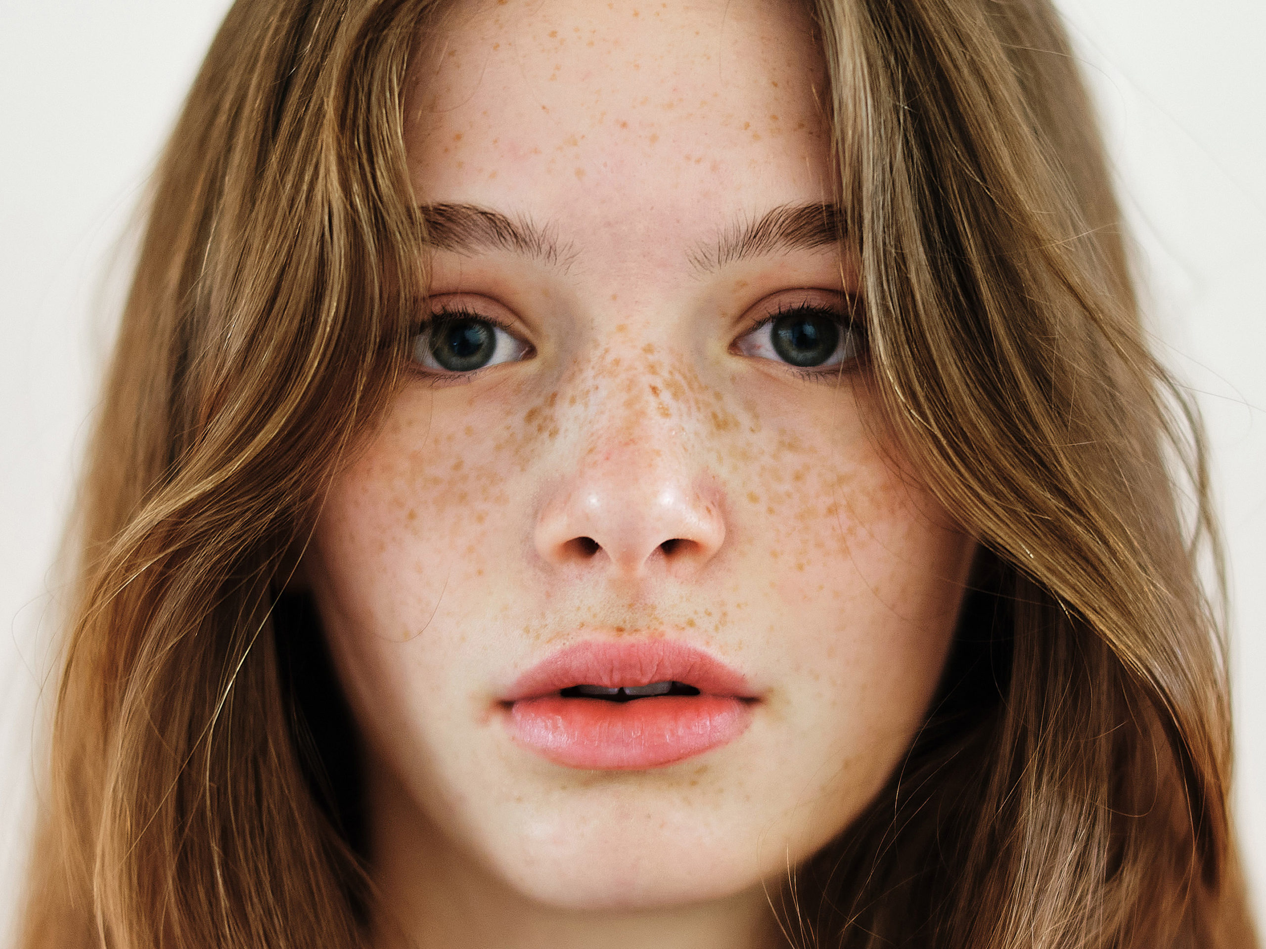 Aufnahme einer jungen Frau - Details des Gesichts