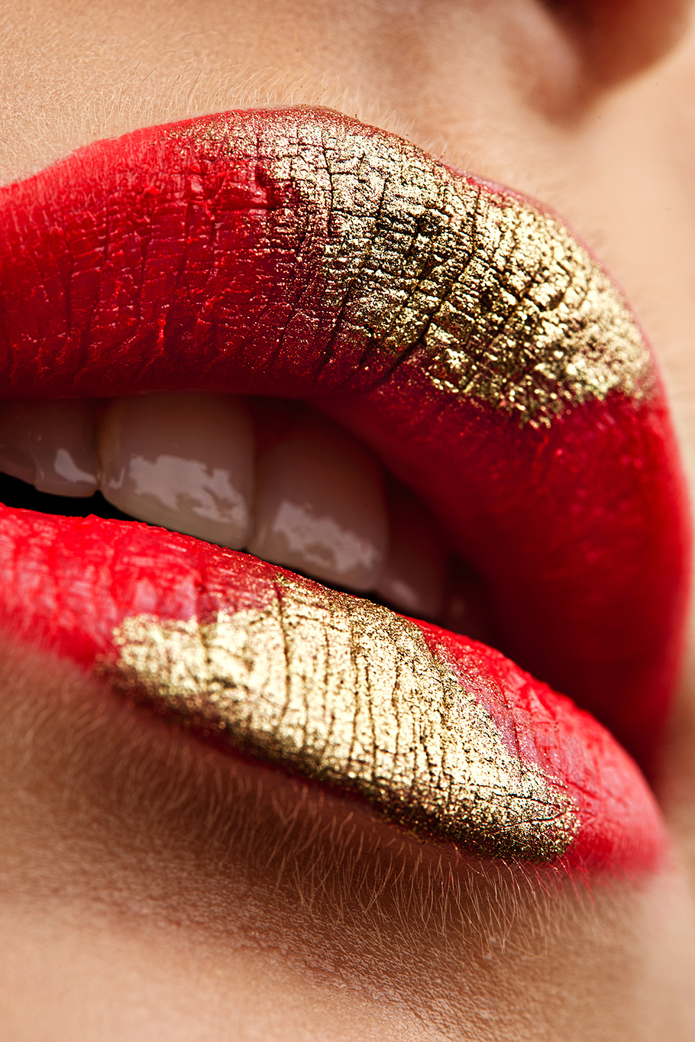 Beauty Make-Up Editorial Julia mit rotem Lippenstift by Dominique Hammer Fotograf Wien