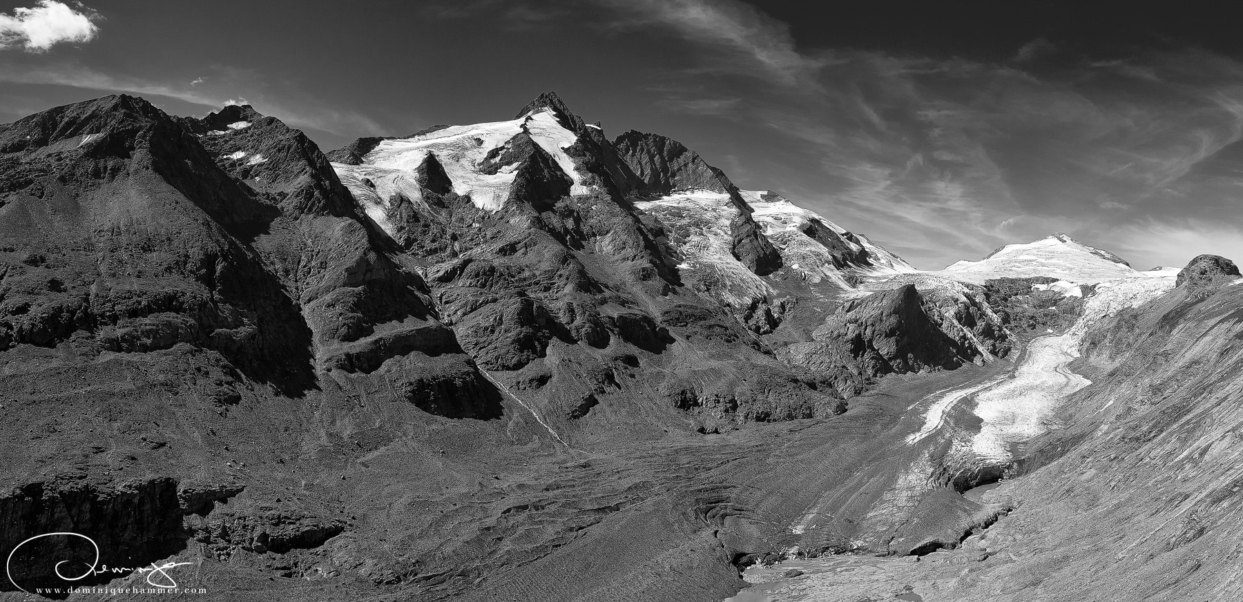Blick auf den Berggipfel des Gro&szlig;glockner von der Hochalpenstra&szlig;e von Fotograf Dominique Hammer