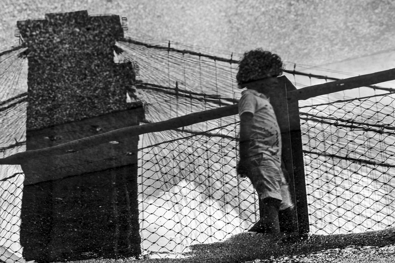 Spiegelung eines Kindes in New York von Fotograf Dominique Hammer