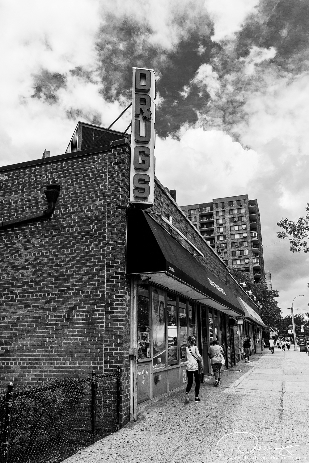 Eine Apotheke in Harlem in Manhattan, New York von Fotograf Dominique Hammer