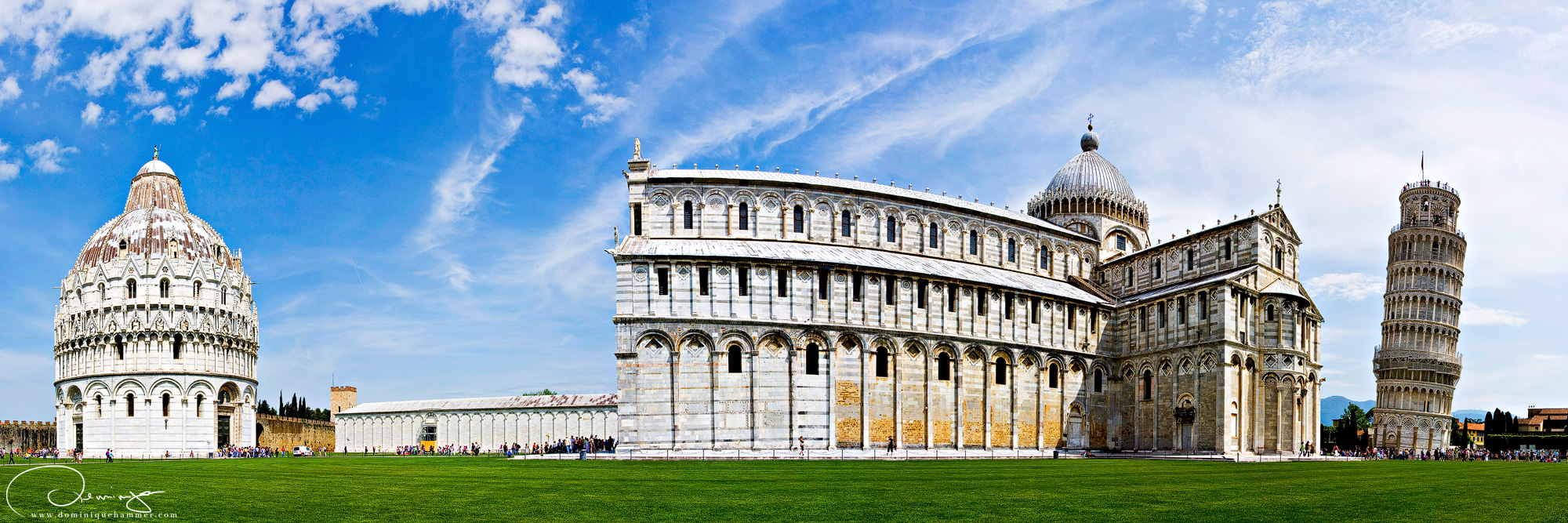Panorama zeigt die Kirche und den schiefen Turm von Pisa, von Fotograf Dominique Hammer