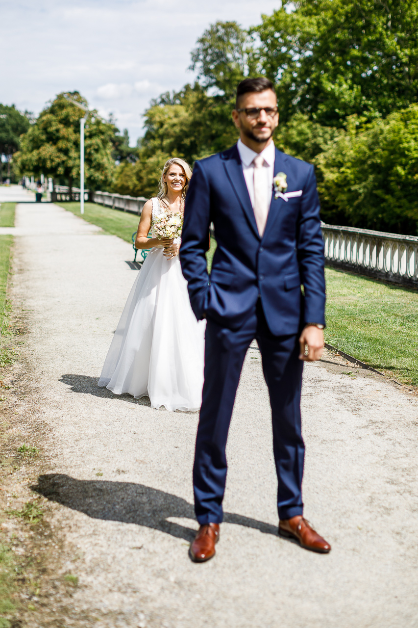 Hochzeitsfotografie aus Trausdorf an der Wulka, Im Bild: Das Brautpaar beim First Look