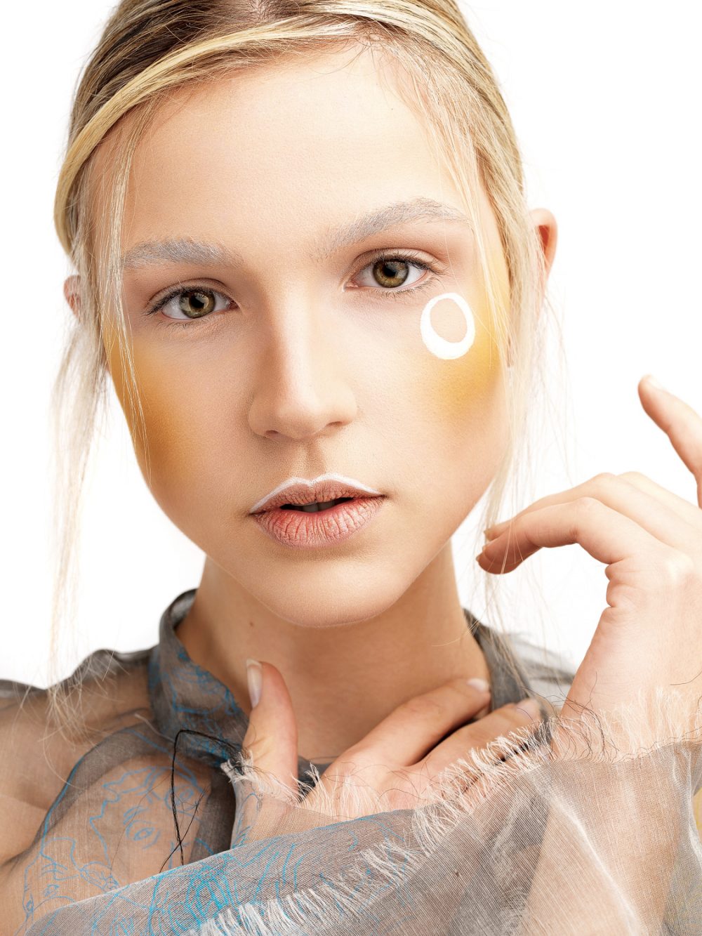 Jasmin. Make-Up: Nadine Ottmann